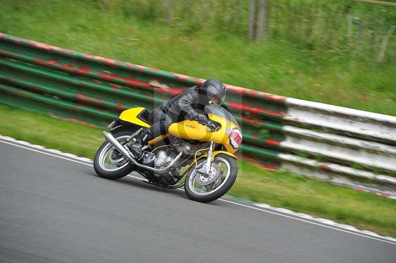 Mallory park Leicestershire;Mallory park photographs;Motorcycle action photographs;classic bikes;event digital images;eventdigitalimages;mallory park;no limits trackday;peter wileman photography;vintage bikes;vintage motorcycles;vmcc festival 1000 bikes