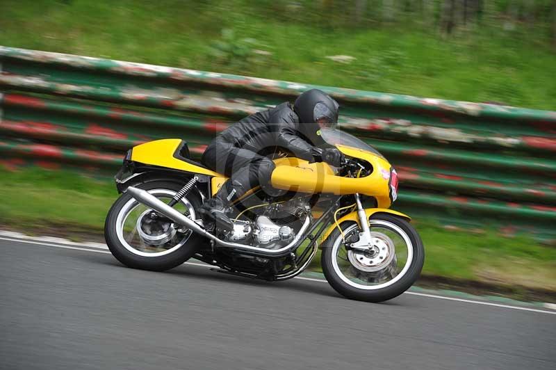 Mallory park Leicestershire;Mallory park photographs;Motorcycle action photographs;classic bikes;event digital images;eventdigitalimages;mallory park;no limits trackday;peter wileman photography;vintage bikes;vintage motorcycles;vmcc festival 1000 bikes