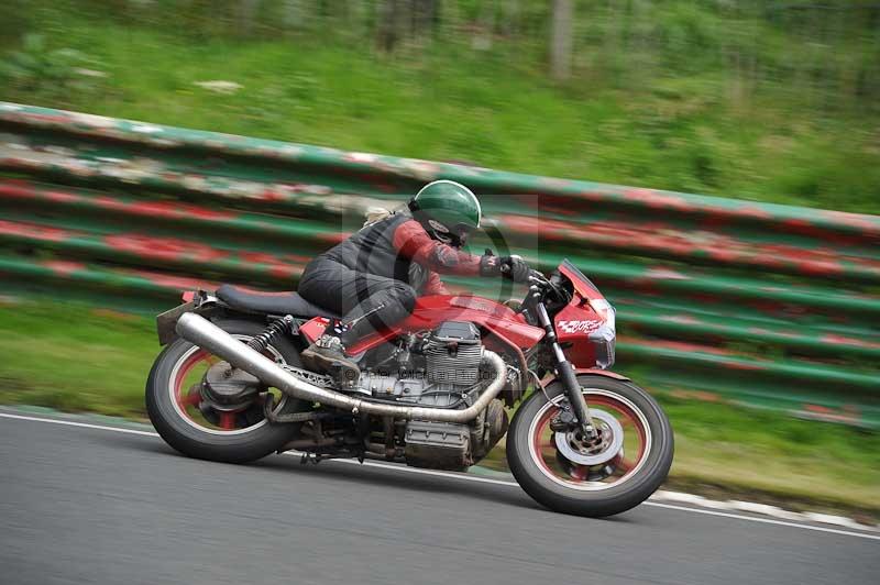 Mallory park Leicestershire;Mallory park photographs;Motorcycle action photographs;classic bikes;event digital images;eventdigitalimages;mallory park;no limits trackday;peter wileman photography;vintage bikes;vintage motorcycles;vmcc festival 1000 bikes