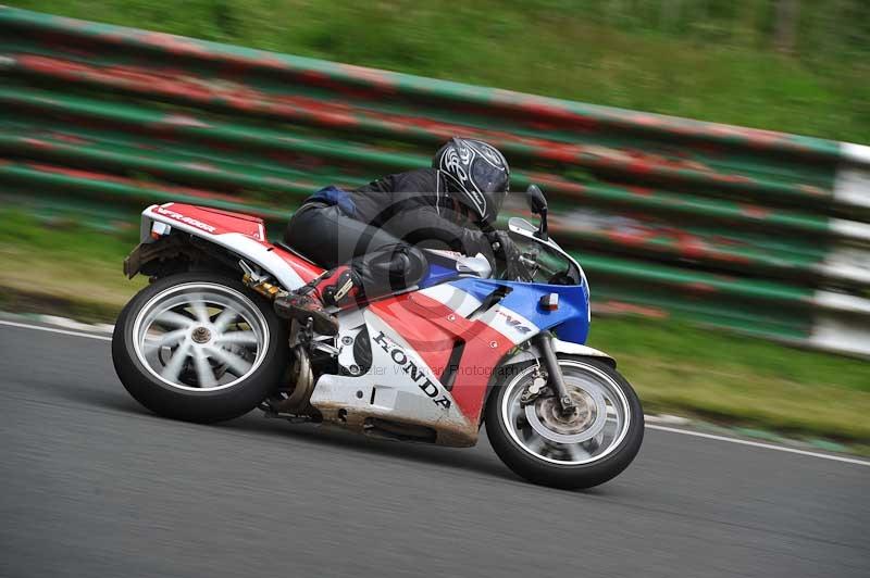 Mallory park Leicestershire;Mallory park photographs;Motorcycle action photographs;classic bikes;event digital images;eventdigitalimages;mallory park;no limits trackday;peter wileman photography;vintage bikes;vintage motorcycles;vmcc festival 1000 bikes