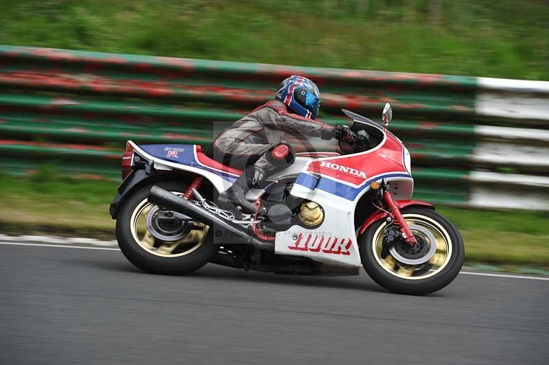 Mallory park Leicestershire;Mallory park photographs;Motorcycle action photographs;classic bikes;event digital images;eventdigitalimages;mallory park;no limits trackday;peter wileman photography;vintage bikes;vintage motorcycles;vmcc festival 1000 bikes
