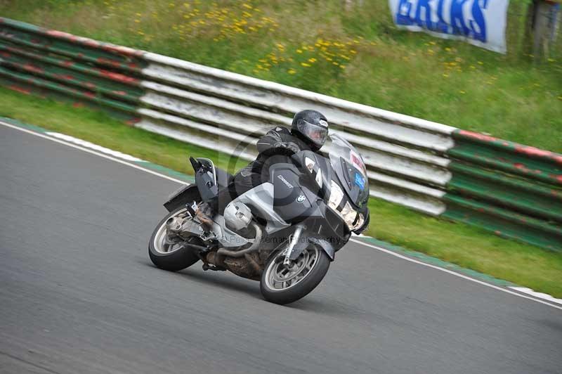 Mallory park Leicestershire;Mallory park photographs;Motorcycle action photographs;classic bikes;event digital images;eventdigitalimages;mallory park;no limits trackday;peter wileman photography;vintage bikes;vintage motorcycles;vmcc festival 1000 bikes
