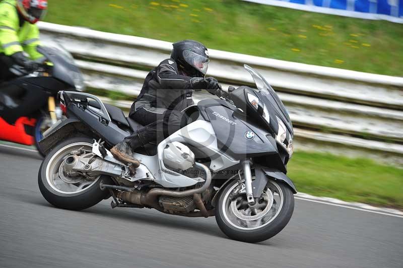 Mallory park Leicestershire;Mallory park photographs;Motorcycle action photographs;classic bikes;event digital images;eventdigitalimages;mallory park;no limits trackday;peter wileman photography;vintage bikes;vintage motorcycles;vmcc festival 1000 bikes