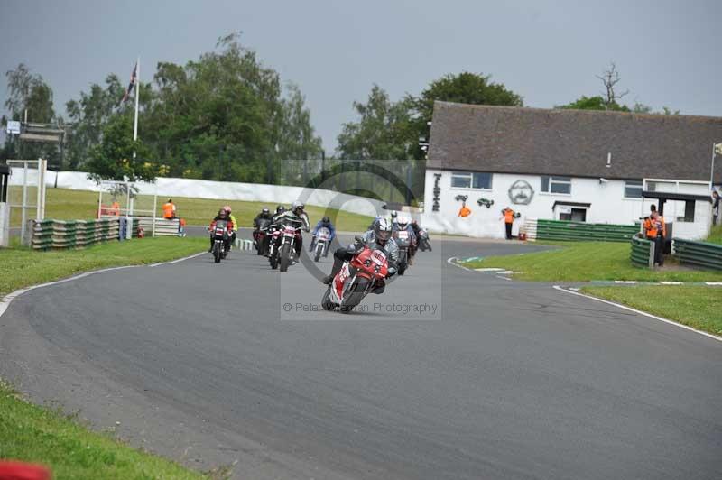 Mallory park Leicestershire;Mallory park photographs;Motorcycle action photographs;classic bikes;event digital images;eventdigitalimages;mallory park;no limits trackday;peter wileman photography;vintage bikes;vintage motorcycles;vmcc festival 1000 bikes