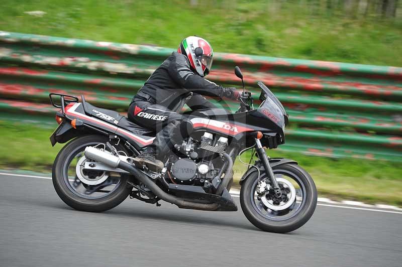 Mallory park Leicestershire;Mallory park photographs;Motorcycle action photographs;classic bikes;event digital images;eventdigitalimages;mallory park;no limits trackday;peter wileman photography;vintage bikes;vintage motorcycles;vmcc festival 1000 bikes