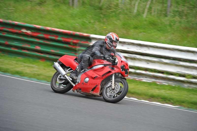 Mallory park Leicestershire;Mallory park photographs;Motorcycle action photographs;classic bikes;event digital images;eventdigitalimages;mallory park;no limits trackday;peter wileman photography;vintage bikes;vintage motorcycles;vmcc festival 1000 bikes