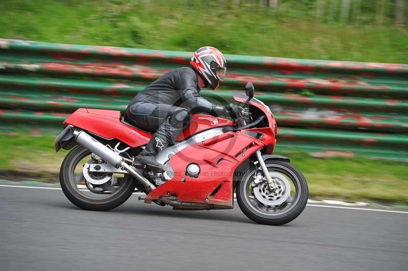 Mallory park Leicestershire;Mallory park photographs;Motorcycle action photographs;classic bikes;event digital images;eventdigitalimages;mallory park;no limits trackday;peter wileman photography;vintage bikes;vintage motorcycles;vmcc festival 1000 bikes