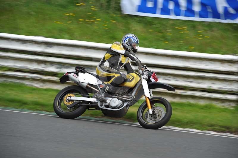 Mallory park Leicestershire;Mallory park photographs;Motorcycle action photographs;classic bikes;event digital images;eventdigitalimages;mallory park;no limits trackday;peter wileman photography;vintage bikes;vintage motorcycles;vmcc festival 1000 bikes