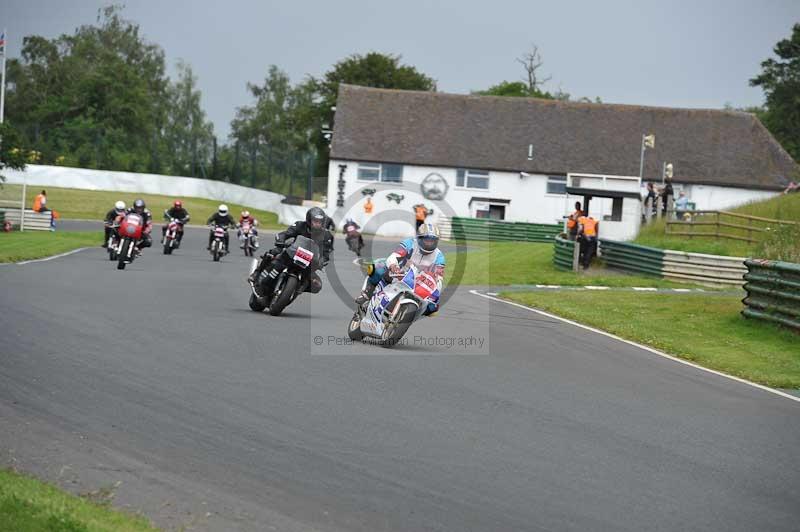 Mallory park Leicestershire;Mallory park photographs;Motorcycle action photographs;classic bikes;event digital images;eventdigitalimages;mallory park;no limits trackday;peter wileman photography;vintage bikes;vintage motorcycles;vmcc festival 1000 bikes