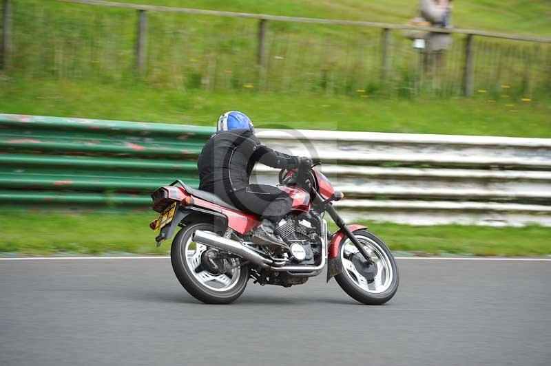 Mallory park Leicestershire;Mallory park photographs;Motorcycle action photographs;classic bikes;event digital images;eventdigitalimages;mallory park;no limits trackday;peter wileman photography;vintage bikes;vintage motorcycles;vmcc festival 1000 bikes