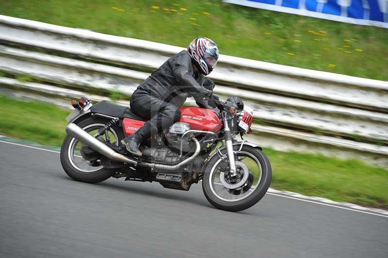 Mallory park Leicestershire;Mallory park photographs;Motorcycle action photographs;classic bikes;event digital images;eventdigitalimages;mallory park;no limits trackday;peter wileman photography;vintage bikes;vintage motorcycles;vmcc festival 1000 bikes