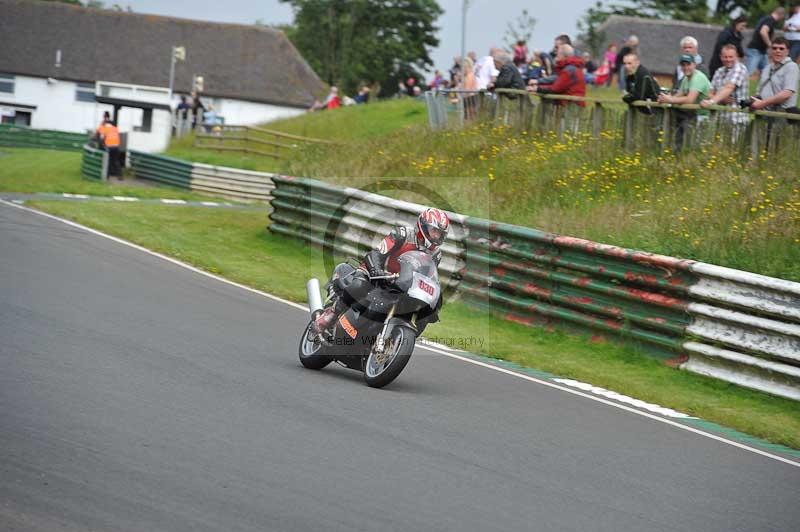 Mallory park Leicestershire;Mallory park photographs;Motorcycle action photographs;classic bikes;event digital images;eventdigitalimages;mallory park;no limits trackday;peter wileman photography;vintage bikes;vintage motorcycles;vmcc festival 1000 bikes