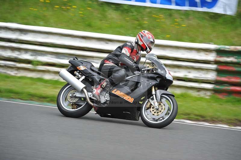 Mallory park Leicestershire;Mallory park photographs;Motorcycle action photographs;classic bikes;event digital images;eventdigitalimages;mallory park;no limits trackday;peter wileman photography;vintage bikes;vintage motorcycles;vmcc festival 1000 bikes