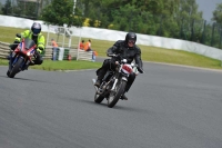 Mallory-park-Leicestershire;Mallory-park-photographs;Motorcycle-action-photographs;classic-bikes;event-digital-images;eventdigitalimages;mallory-park;no-limits-trackday;peter-wileman-photography;vintage-bikes;vintage-motorcycles;vmcc-festival-1000-bikes