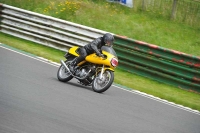 Mallory-park-Leicestershire;Mallory-park-photographs;Motorcycle-action-photographs;classic-bikes;event-digital-images;eventdigitalimages;mallory-park;no-limits-trackday;peter-wileman-photography;vintage-bikes;vintage-motorcycles;vmcc-festival-1000-bikes