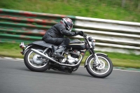 Mallory-park-Leicestershire;Mallory-park-photographs;Motorcycle-action-photographs;classic-bikes;event-digital-images;eventdigitalimages;mallory-park;no-limits-trackday;peter-wileman-photography;vintage-bikes;vintage-motorcycles;vmcc-festival-1000-bikes