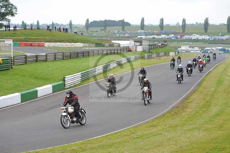 Mallory park Leicestershire;Mallory park photographs;Motorcycle action photographs;classic bikes;event digital images;eventdigitalimages;mallory park;no limits trackday;peter wileman photography;vintage bikes;vintage motorcycles;vmcc festival 1000 bikes