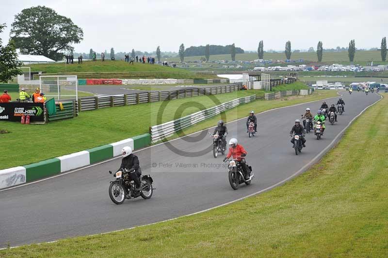 Mallory park Leicestershire;Mallory park photographs;Motorcycle action photographs;classic bikes;event digital images;eventdigitalimages;mallory park;no limits trackday;peter wileman photography;vintage bikes;vintage motorcycles;vmcc festival 1000 bikes