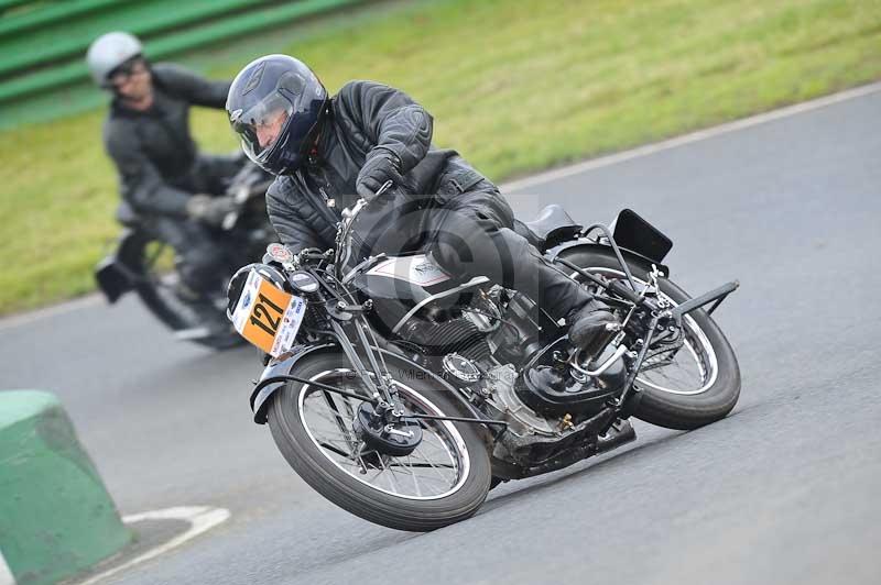 Mallory park Leicestershire;Mallory park photographs;Motorcycle action photographs;classic bikes;event digital images;eventdigitalimages;mallory park;no limits trackday;peter wileman photography;vintage bikes;vintage motorcycles;vmcc festival 1000 bikes