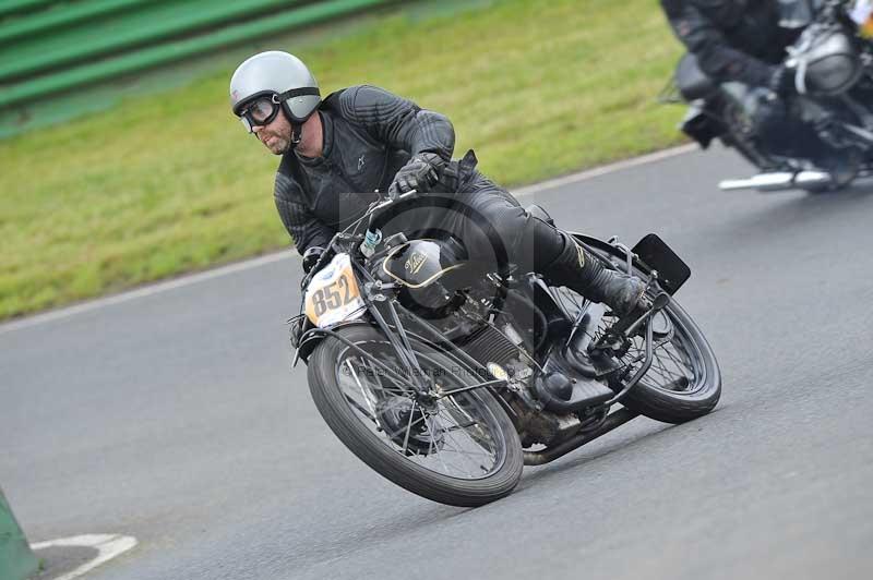 Mallory park Leicestershire;Mallory park photographs;Motorcycle action photographs;classic bikes;event digital images;eventdigitalimages;mallory park;no limits trackday;peter wileman photography;vintage bikes;vintage motorcycles;vmcc festival 1000 bikes