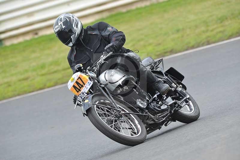 Mallory park Leicestershire;Mallory park photographs;Motorcycle action photographs;classic bikes;event digital images;eventdigitalimages;mallory park;no limits trackday;peter wileman photography;vintage bikes;vintage motorcycles;vmcc festival 1000 bikes