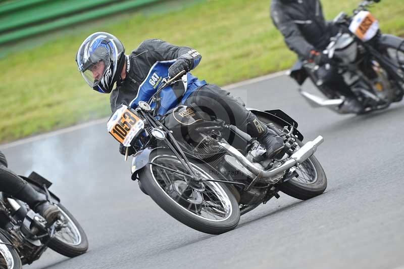 Mallory park Leicestershire;Mallory park photographs;Motorcycle action photographs;classic bikes;event digital images;eventdigitalimages;mallory park;no limits trackday;peter wileman photography;vintage bikes;vintage motorcycles;vmcc festival 1000 bikes