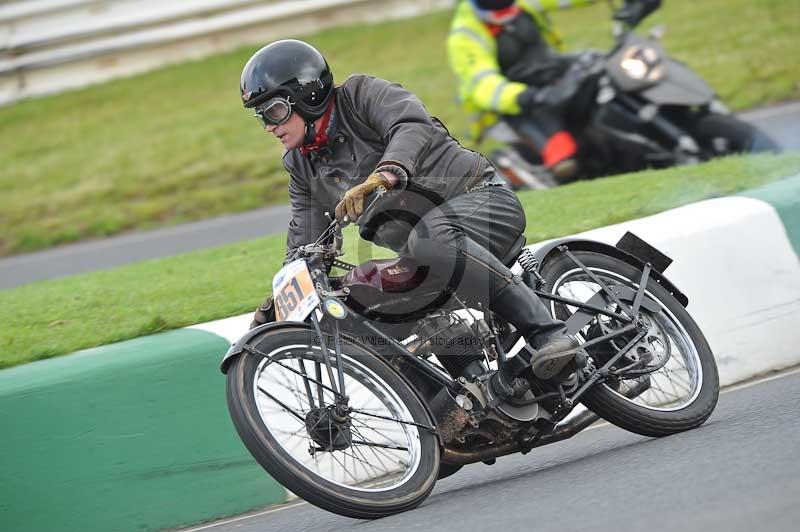 Mallory park Leicestershire;Mallory park photographs;Motorcycle action photographs;classic bikes;event digital images;eventdigitalimages;mallory park;no limits trackday;peter wileman photography;vintage bikes;vintage motorcycles;vmcc festival 1000 bikes