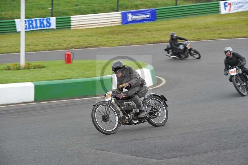 Mallory park Leicestershire;Mallory park photographs;Motorcycle action photographs;classic bikes;event digital images;eventdigitalimages;mallory park;no limits trackday;peter wileman photography;vintage bikes;vintage motorcycles;vmcc festival 1000 bikes