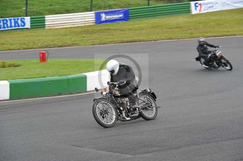 Mallory park Leicestershire;Mallory park photographs;Motorcycle action photographs;classic bikes;event digital images;eventdigitalimages;mallory park;no limits trackday;peter wileman photography;vintage bikes;vintage motorcycles;vmcc festival 1000 bikes