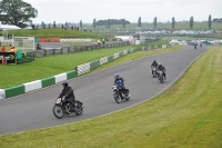 Mallory-park-Leicestershire;Mallory-park-photographs;Motorcycle-action-photographs;classic-bikes;event-digital-images;eventdigitalimages;mallory-park;no-limits-trackday;peter-wileman-photography;vintage-bikes;vintage-motorcycles;vmcc-festival-1000-bikes