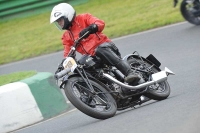 Mallory-park-Leicestershire;Mallory-park-photographs;Motorcycle-action-photographs;classic-bikes;event-digital-images;eventdigitalimages;mallory-park;no-limits-trackday;peter-wileman-photography;vintage-bikes;vintage-motorcycles;vmcc-festival-1000-bikes