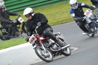 Mallory-park-Leicestershire;Mallory-park-photographs;Motorcycle-action-photographs;classic-bikes;event-digital-images;eventdigitalimages;mallory-park;no-limits-trackday;peter-wileman-photography;vintage-bikes;vintage-motorcycles;vmcc-festival-1000-bikes