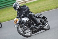 Mallory-park-Leicestershire;Mallory-park-photographs;Motorcycle-action-photographs;classic-bikes;event-digital-images;eventdigitalimages;mallory-park;no-limits-trackday;peter-wileman-photography;vintage-bikes;vintage-motorcycles;vmcc-festival-1000-bikes