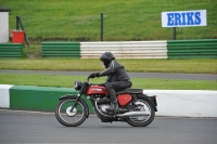 Mallory-park-Leicestershire;Mallory-park-photographs;Motorcycle-action-photographs;classic-bikes;event-digital-images;eventdigitalimages;mallory-park;no-limits-trackday;peter-wileman-photography;vintage-bikes;vintage-motorcycles;vmcc-festival-1000-bikes