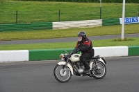 Mallory-park-Leicestershire;Mallory-park-photographs;Motorcycle-action-photographs;classic-bikes;event-digital-images;eventdigitalimages;mallory-park;no-limits-trackday;peter-wileman-photography;vintage-bikes;vintage-motorcycles;vmcc-festival-1000-bikes