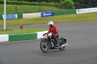 Mallory-park-Leicestershire;Mallory-park-photographs;Motorcycle-action-photographs;classic-bikes;event-digital-images;eventdigitalimages;mallory-park;no-limits-trackday;peter-wileman-photography;vintage-bikes;vintage-motorcycles;vmcc-festival-1000-bikes