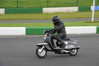 Mallory-park-Leicestershire;Mallory-park-photographs;Motorcycle-action-photographs;classic-bikes;event-digital-images;eventdigitalimages;mallory-park;no-limits-trackday;peter-wileman-photography;vintage-bikes;vintage-motorcycles;vmcc-festival-1000-bikes