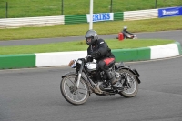 Mallory-park-Leicestershire;Mallory-park-photographs;Motorcycle-action-photographs;classic-bikes;event-digital-images;eventdigitalimages;mallory-park;no-limits-trackday;peter-wileman-photography;vintage-bikes;vintage-motorcycles;vmcc-festival-1000-bikes