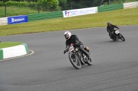 Mallory-park-Leicestershire;Mallory-park-photographs;Motorcycle-action-photographs;classic-bikes;event-digital-images;eventdigitalimages;mallory-park;no-limits-trackday;peter-wileman-photography;vintage-bikes;vintage-motorcycles;vmcc-festival-1000-bikes