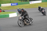 Mallory-park-Leicestershire;Mallory-park-photographs;Motorcycle-action-photographs;classic-bikes;event-digital-images;eventdigitalimages;mallory-park;no-limits-trackday;peter-wileman-photography;vintage-bikes;vintage-motorcycles;vmcc-festival-1000-bikes