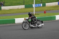 Mallory-park-Leicestershire;Mallory-park-photographs;Motorcycle-action-photographs;classic-bikes;event-digital-images;eventdigitalimages;mallory-park;no-limits-trackday;peter-wileman-photography;vintage-bikes;vintage-motorcycles;vmcc-festival-1000-bikes