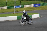 Mallory-park-Leicestershire;Mallory-park-photographs;Motorcycle-action-photographs;classic-bikes;event-digital-images;eventdigitalimages;mallory-park;no-limits-trackday;peter-wileman-photography;vintage-bikes;vintage-motorcycles;vmcc-festival-1000-bikes