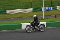 Mallory-park-Leicestershire;Mallory-park-photographs;Motorcycle-action-photographs;classic-bikes;event-digital-images;eventdigitalimages;mallory-park;no-limits-trackday;peter-wileman-photography;vintage-bikes;vintage-motorcycles;vmcc-festival-1000-bikes