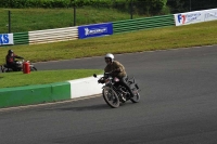 Mallory-park-Leicestershire;Mallory-park-photographs;Motorcycle-action-photographs;classic-bikes;event-digital-images;eventdigitalimages;mallory-park;no-limits-trackday;peter-wileman-photography;vintage-bikes;vintage-motorcycles;vmcc-festival-1000-bikes