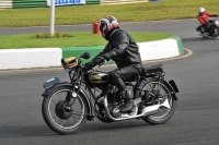 Mallory-park-Leicestershire;Mallory-park-photographs;Motorcycle-action-photographs;classic-bikes;event-digital-images;eventdigitalimages;mallory-park;no-limits-trackday;peter-wileman-photography;vintage-bikes;vintage-motorcycles;vmcc-festival-1000-bikes