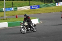 Mallory-park-Leicestershire;Mallory-park-photographs;Motorcycle-action-photographs;classic-bikes;event-digital-images;eventdigitalimages;mallory-park;no-limits-trackday;peter-wileman-photography;vintage-bikes;vintage-motorcycles;vmcc-festival-1000-bikes