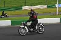 Mallory-park-Leicestershire;Mallory-park-photographs;Motorcycle-action-photographs;classic-bikes;event-digital-images;eventdigitalimages;mallory-park;no-limits-trackday;peter-wileman-photography;vintage-bikes;vintage-motorcycles;vmcc-festival-1000-bikes