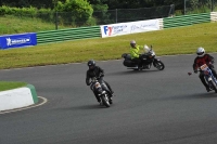 Mallory-park-Leicestershire;Mallory-park-photographs;Motorcycle-action-photographs;classic-bikes;event-digital-images;eventdigitalimages;mallory-park;no-limits-trackday;peter-wileman-photography;vintage-bikes;vintage-motorcycles;vmcc-festival-1000-bikes