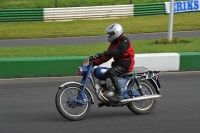 Mallory-park-Leicestershire;Mallory-park-photographs;Motorcycle-action-photographs;classic-bikes;event-digital-images;eventdigitalimages;mallory-park;no-limits-trackday;peter-wileman-photography;vintage-bikes;vintage-motorcycles;vmcc-festival-1000-bikes