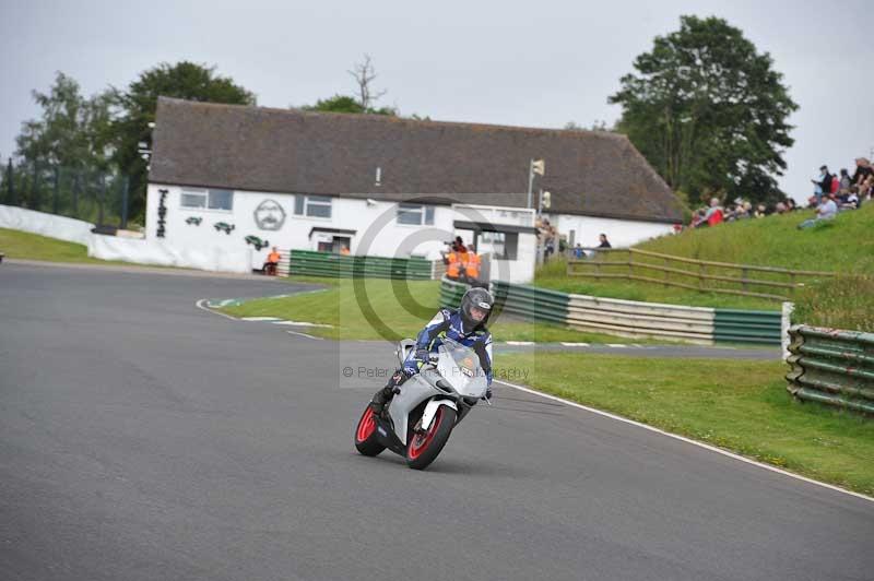 Mallory park Leicestershire;Mallory park photographs;Motorcycle action photographs;classic bikes;event digital images;eventdigitalimages;mallory park;no limits trackday;peter wileman photography;vintage bikes;vintage motorcycles;vmcc festival 1000 bikes